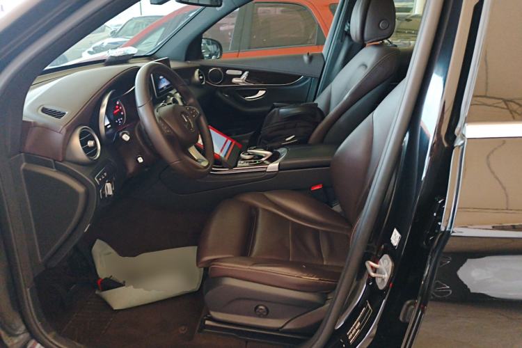 Used Mercedes-Benz GLC 2018 Facelift GLC 260 4MATIC Luxury Edition Left Front Seat