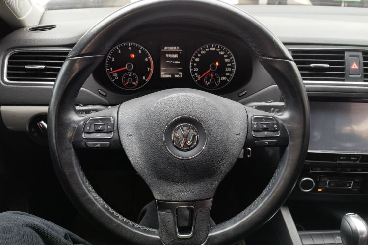 Used Volkswagen Sagitar 2014 Revised Version 1.4TSI Automatic Luxury Edition Steering Wheel