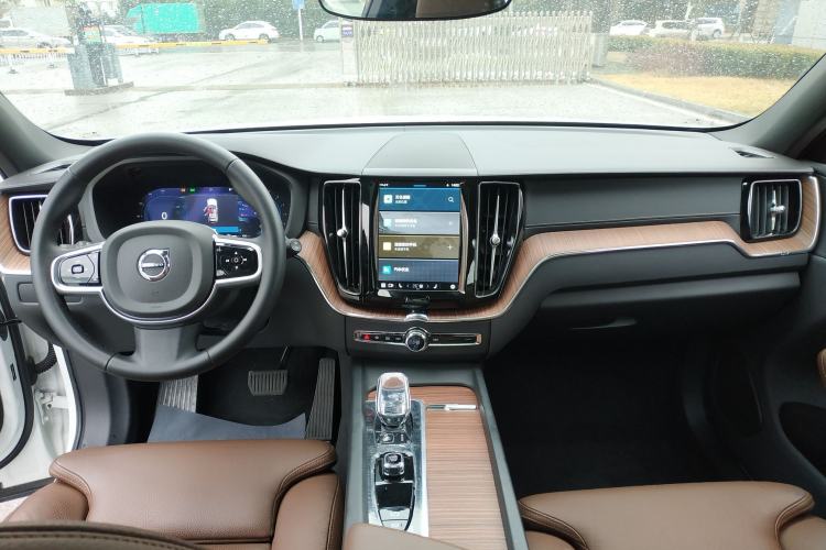 Used Volvo XC60 2025 B5 Four-Wheel Drive Smart & Advanced Luxury Edition