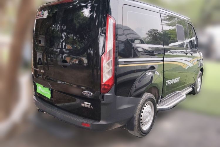Used Ford Transit 2022 2.0T Gasoline Automatic Multi-Function Commercial Vehicle Mid-axle Low-Roof Design with Dual Rear Doors Meeting China VI Emission Standards