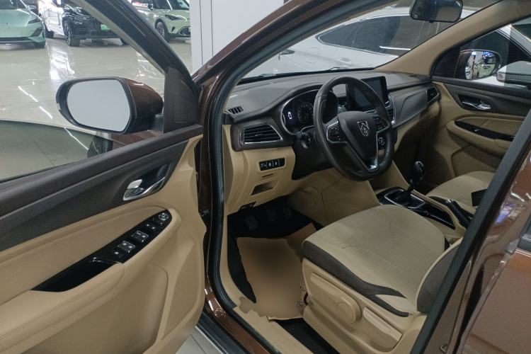 Used Baojun 730 2017 1.5T Manual Fashion Version 7 Seats China V Emission Standard
