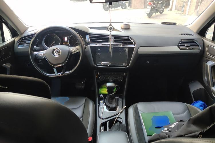 Used Volkswagen Tiguan L 2019 Updated Version 330TSI Automatic Two-Wheel Drive Panoramic Comfort Edition China VI Standard Center Console