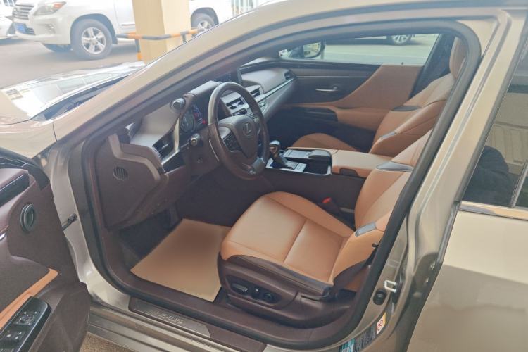 Used Lexus ES 2018 300h Premier Edition China V Standard
