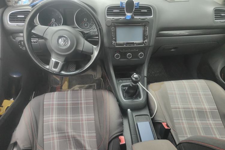 Used Volkswagen Golf 2012 1.6 Manual Comfort Edition Center Console