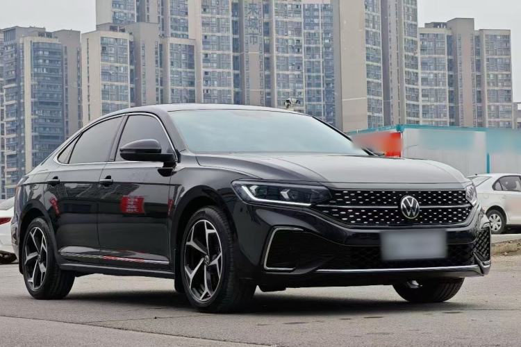 Used Volkswagen Passat 2025 Outstanding Model 330TSI Starry Elite Edition Exterior 2