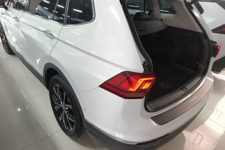 Used Volkswagen Tiguan L 2020 330TSI Automatic Two-Wheel Drive Smart Luxury Edition China VI Standard Exterior 2