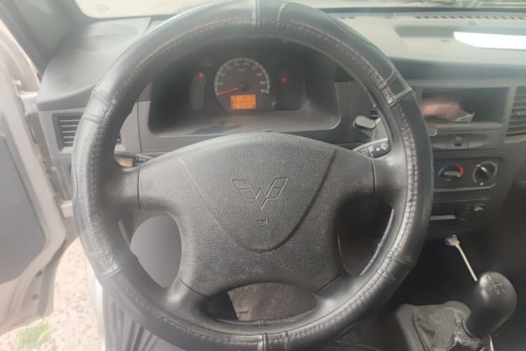 Used Wuling Zhiguang 2015 1.2L Practical LS-I Model
