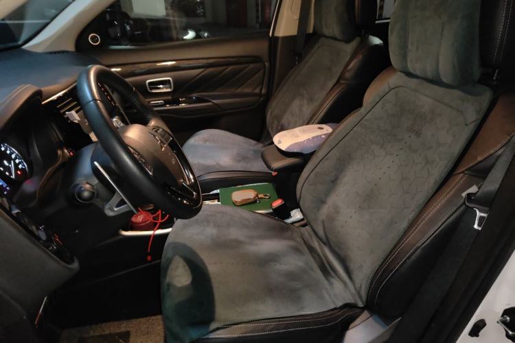 Used Mitsubishi Outlander 2019 2.4L 4x4 Zhi Xiang Edition 5 Seats China V Emission Standard