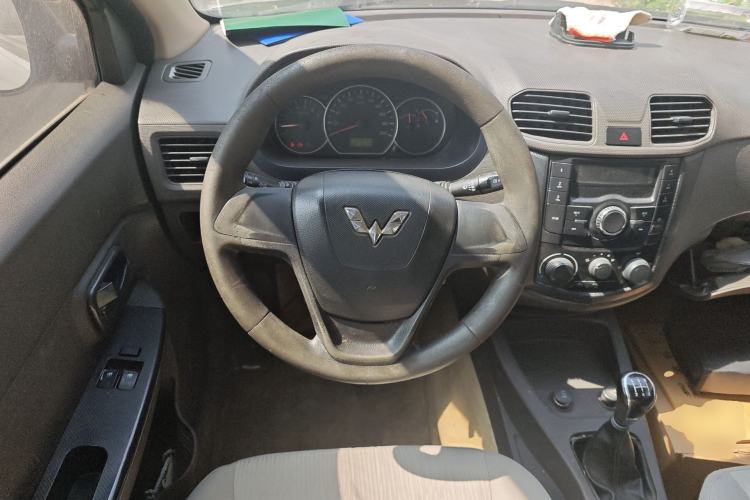 Used Wuling Hongguang 2014 1.5L Base Version
