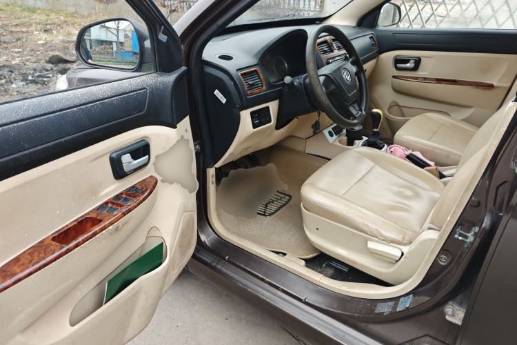 Used Dongfeng Fengon 2013 1.5L Manual Deluxe Model DK15 Driver Seat