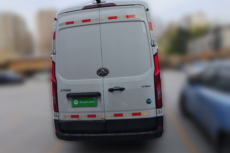 Used SAIC MAXUS Xintu V90 2024 Zhiyun 2.0T Manual Rear-Drive Extended-Wheelbase Ultra-High-Roof Model with Dual Rear Tires and 3 Seats
