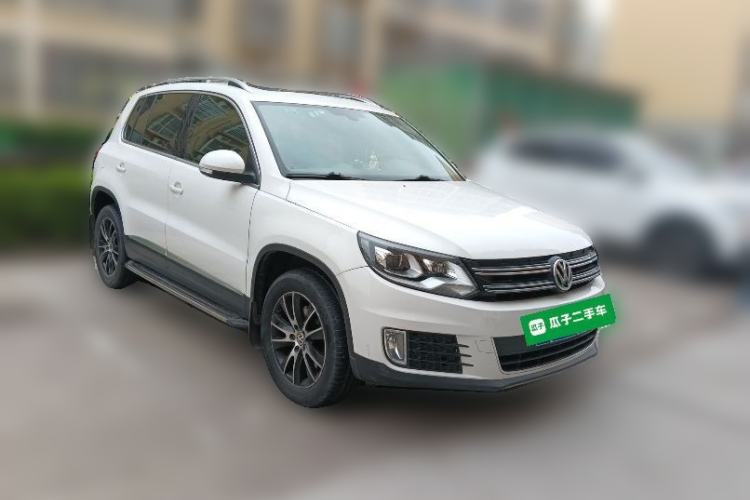 Used Volkswagen Tiguan 2015 1.8TSI Automatic Two-Wheel Drive Luxury Model Front Right 45 Deg