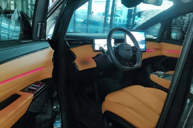 Used Geely Galaxy LEVC L380 2024 140-Degree 6-Seater All-Wheel-Drive Ultra