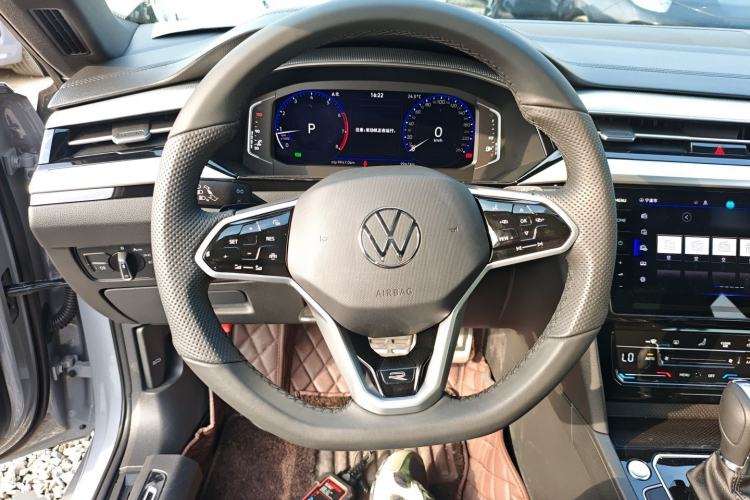 Used Volkswagen FAW-Volkswagen CC 2025 Model, Facelifted, 330TSI, Glamorous—Shared Edition Steering Wheel