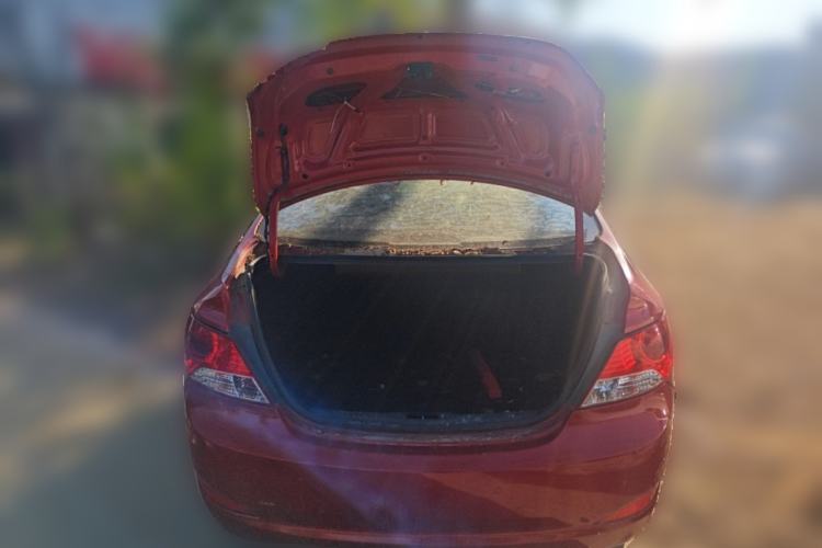 Used Hyundai Verna (older generation) 2010 Sedan 1.4L Manual Comfort GS Trunk