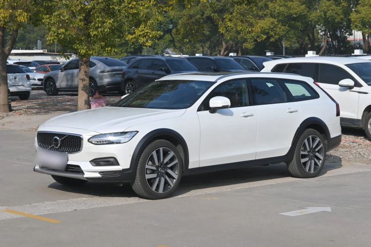Used Volvo V90 2024 Cross Country B5 AWD Prestige Edition
