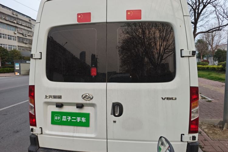 Used SAIC MAXUS Xintu V80 2019 2.5T Classic Model 6-Speed Manual Aotong Long Wheelbase Mid-Height 7-Seater Rear