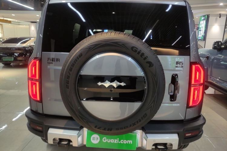 Used Formula Leopard 5 2023 Navigator Edition Rear