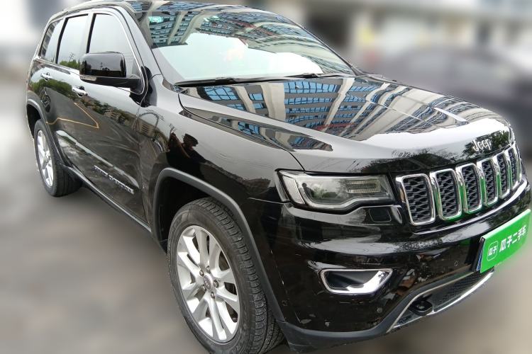 Used Jeep Grand Cherokee 2016 3.0L Comfort Navigation Edition Front Right 45 Deg