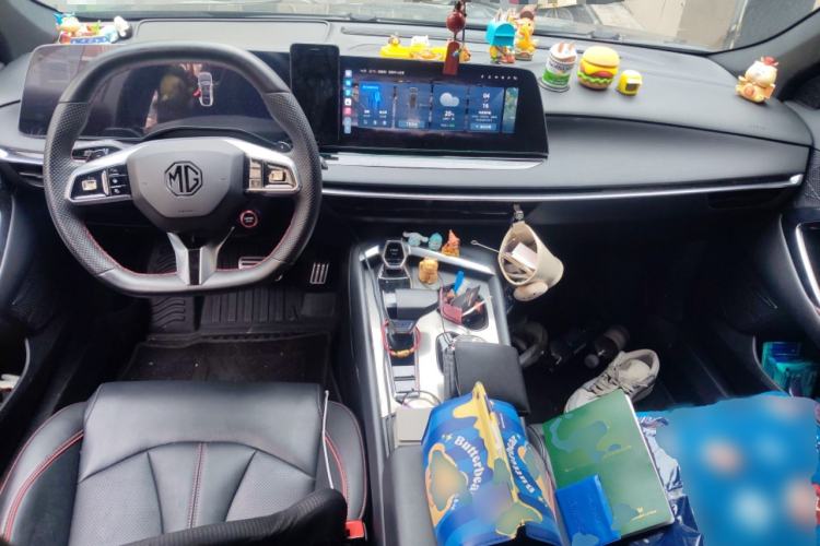 Used MG 7 2023 2.0T Automatic Hunter Luxury Edition Center Console