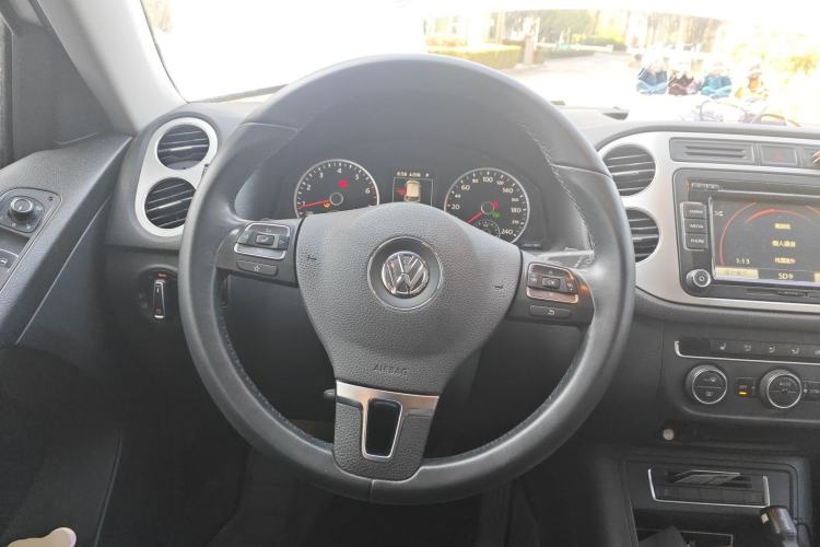 Used Volkswagen Tiguan 2015 1.8TSI Automatic All-Wheel-Drive Luxury Model Steering Wheel