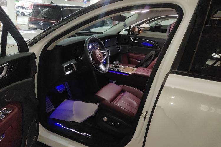 Used Hongqi E-HS9 2022 660 km Range Flagway Edition Six Seats Left Front Seat