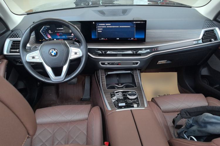 Used BMW X7 2023 xDrive40i Luxury Package with Leading Features