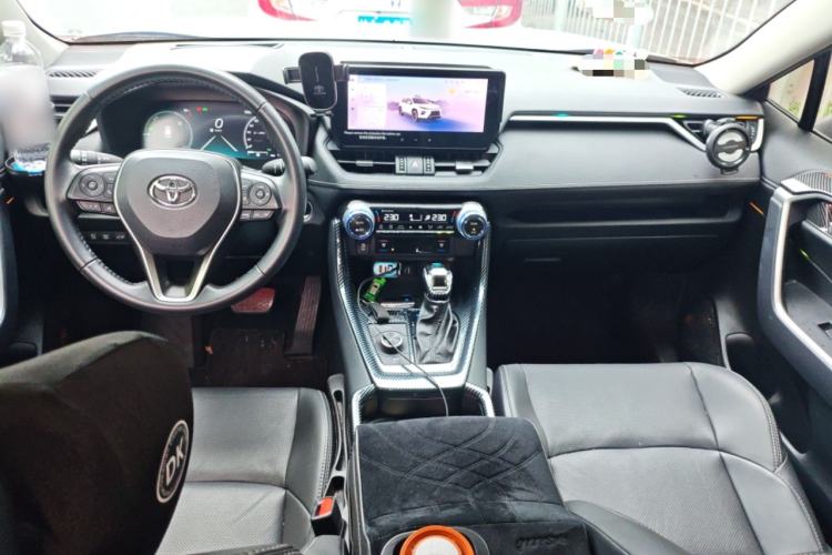 Used Toyota Wildlander 2023 Dual-Motor 2.5L E-CVT Four-Wheel Drive Prestige Edition Center Console