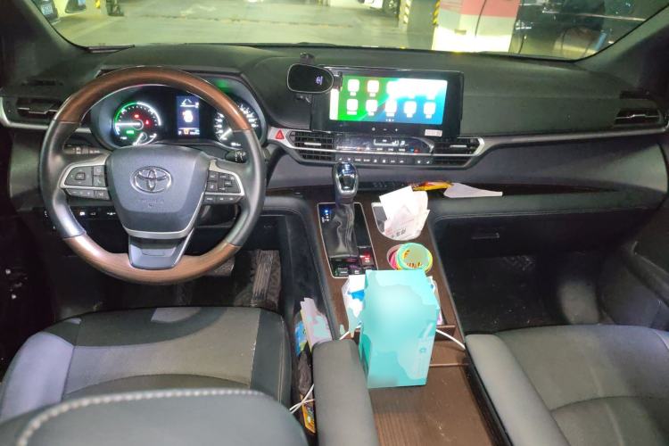 Used Toyota Granvia 2024 2.5L Hybrid Luxury Edition Center Console