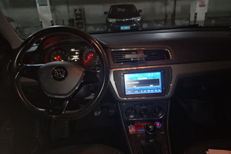 Used Volkswagen Lavida 2015 1.6L Manual Comfort Edition Center Console