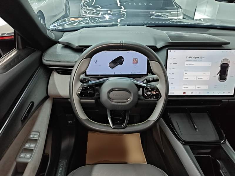 Used Lynk & Co 08 EM-P 2025 120km Long-Range Pro — 10