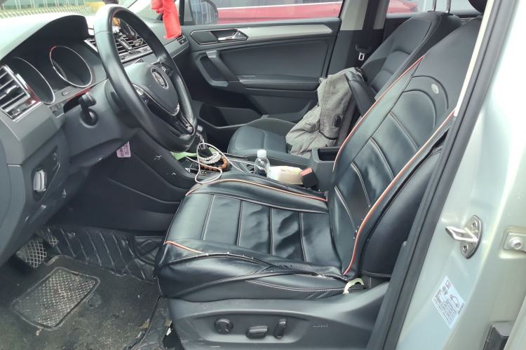 Used Volkswagen Tiguan L 2019 Updated Version 330TSI Automatic Two-Wheel Drive Panoramic Comfort Edition China VI Standard Left Front Seat