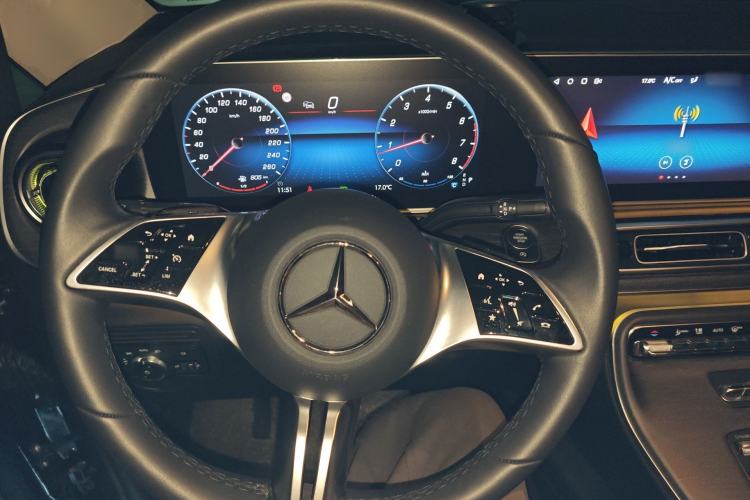 Used Mercedes-Benz Vito 2024 2.0T Elite Version 7 Seats Steering Wheel