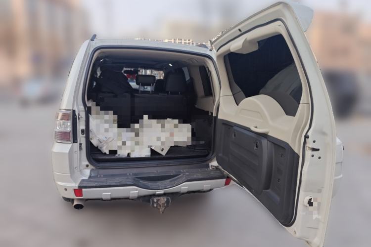 Used Mitsubishi Pajero 2014 3.0L Elite Edition Trunk