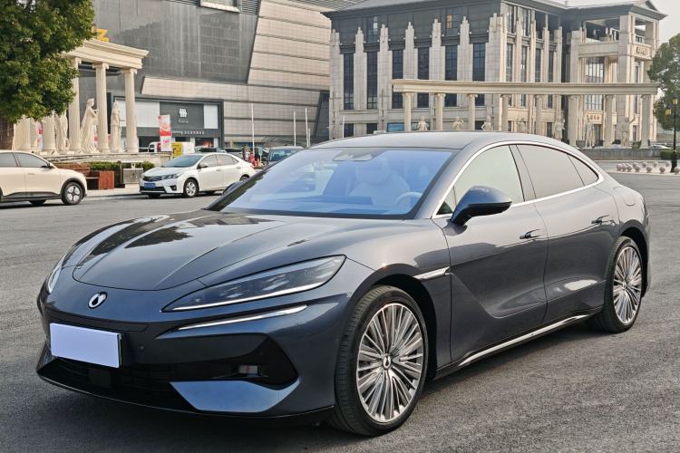 Used Denza Z9 2024 1100 km All-Wheel-Drive Ultra Version
