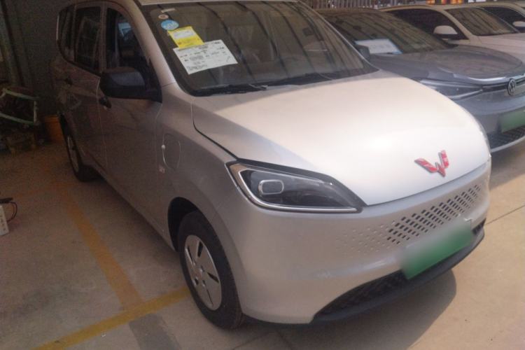 Used Wuling Hongguang New Energy 2025 Extended-Range Hybrid 50 km Standard Version Front Right 45 Deg