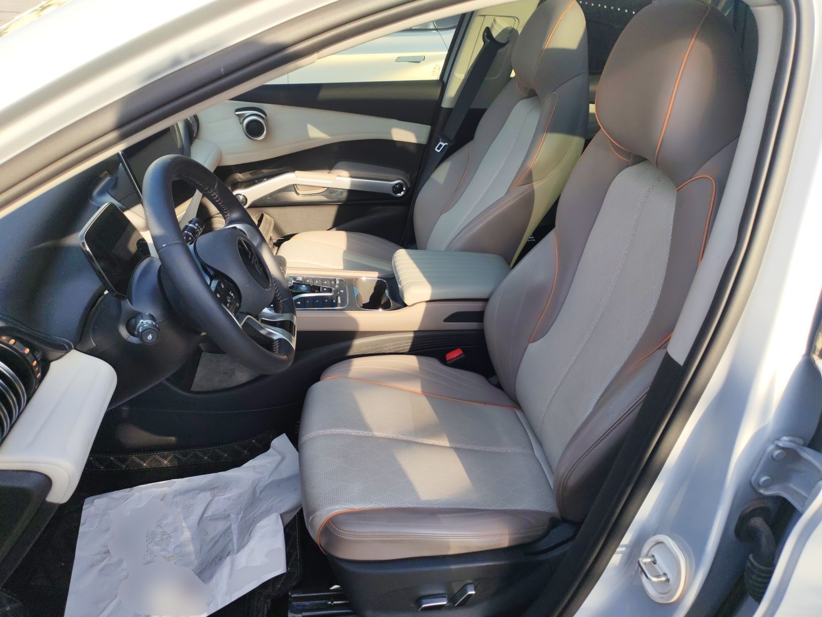 Переднее сиденье в автомобиле