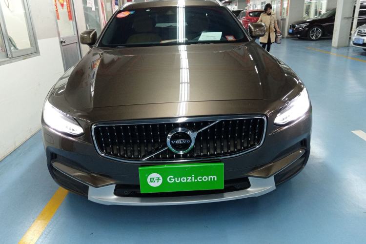 Used Volvo V90 2017 Cross Country T5 AWD Smart Range Edition