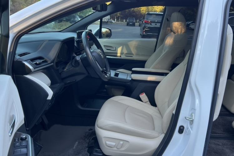 Used Toyota Sienna 2021 2.5L Hybrid Ultimate Edition
