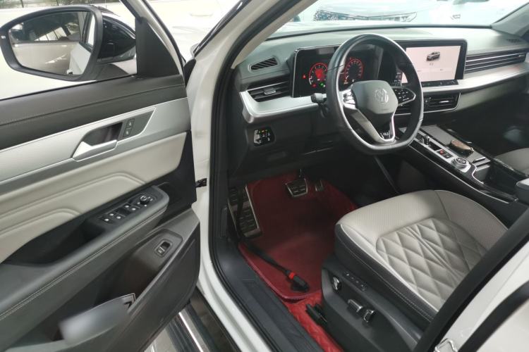 Used Volkswagen Tavendor 2024 380TSI All-Wheel-Drive R-Line Cruise Premium Edition Driver Seat