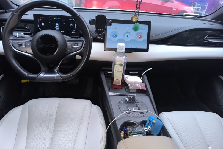Used BYD Seal 06 New Energy 2024 DM-i 80KM Luxury Model Center Console