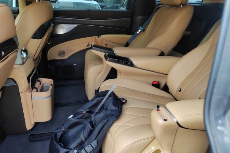 Used Denza D9 2025 DM-i Smart Drive 1020 Four-Wheel Drive Premium Model
