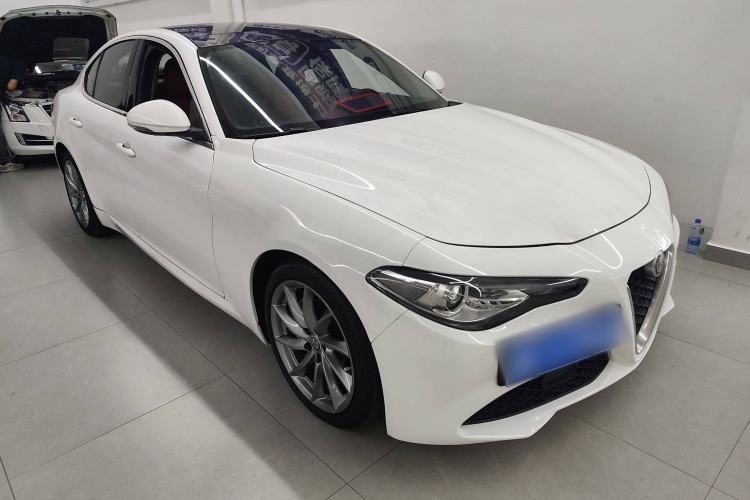 Used Alfa Romeo Giulia 2017 2.0T 200HP Luxury Edition
