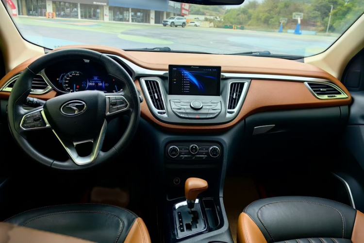 Used Soueast DX7 2017 1.5T Automatic Glory Edition Interior 1