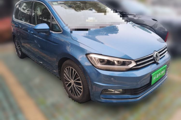 Used Volkswagen Touran 2016 Volkswagen Touran L 280TSI DSG Luxury Edition Front Right 45 Deg