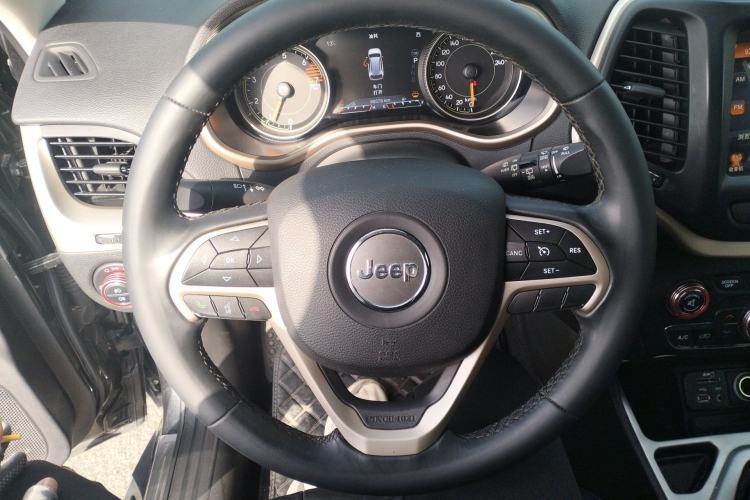 Used Jeep Cherokee 2017 2.0L Superior Edition