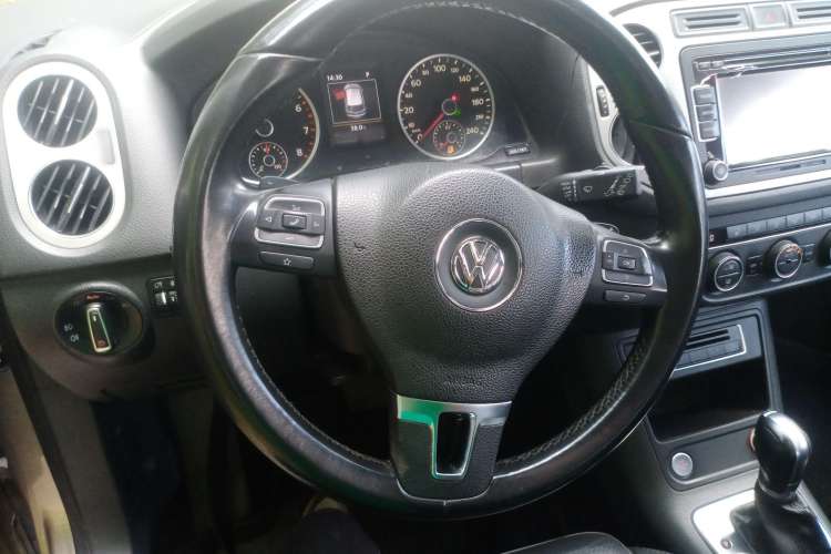 Used Volkswagen Tiguan L 2015 1.8TSI Automatic All-Wheel-Drive Luxury Model
