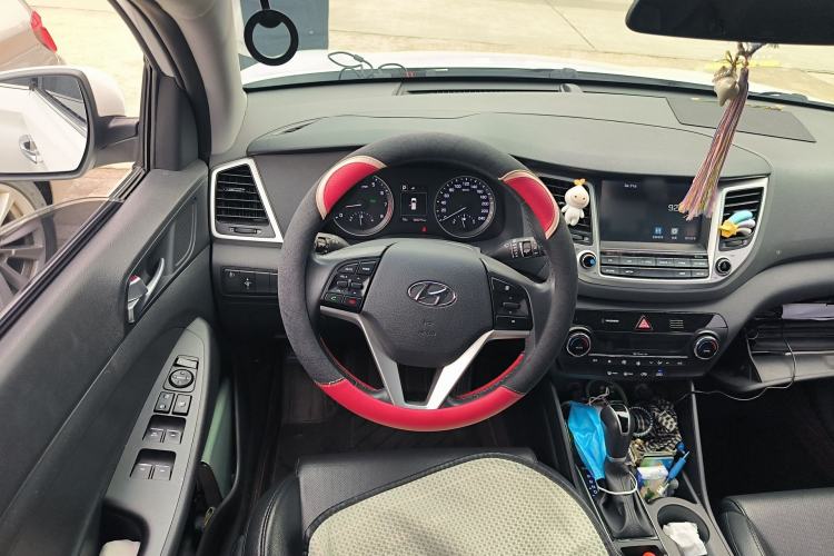 Used Hyundai Tucson 2015 1.6T Dual-Clutch Two-Wheel-Drive Smart Model Steering Wheel
