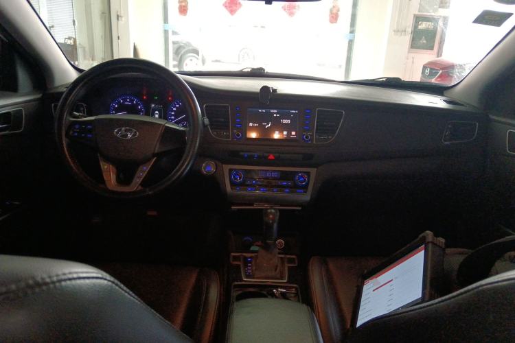 Used Hyundai Mistra 2016 1.8L Automatic Smart GLS Center Console