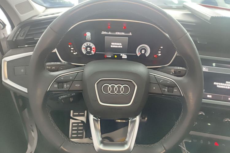 Used Audi Q3 2022 40 TFSI Fashion Dynamic Model
